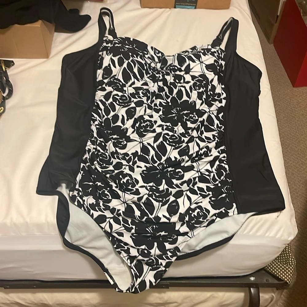 Ava-Viv black n white 1 piece swimsuit. Never worn